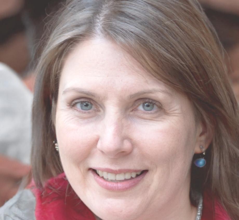 Portrait von Sarah München, Finanzleiterin